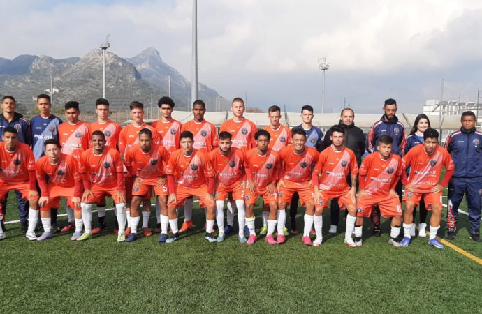 Equipe de futebol de Colombo participa de turnê na Espanha